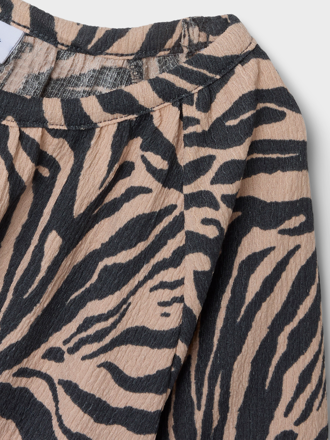 model_shot-front_full